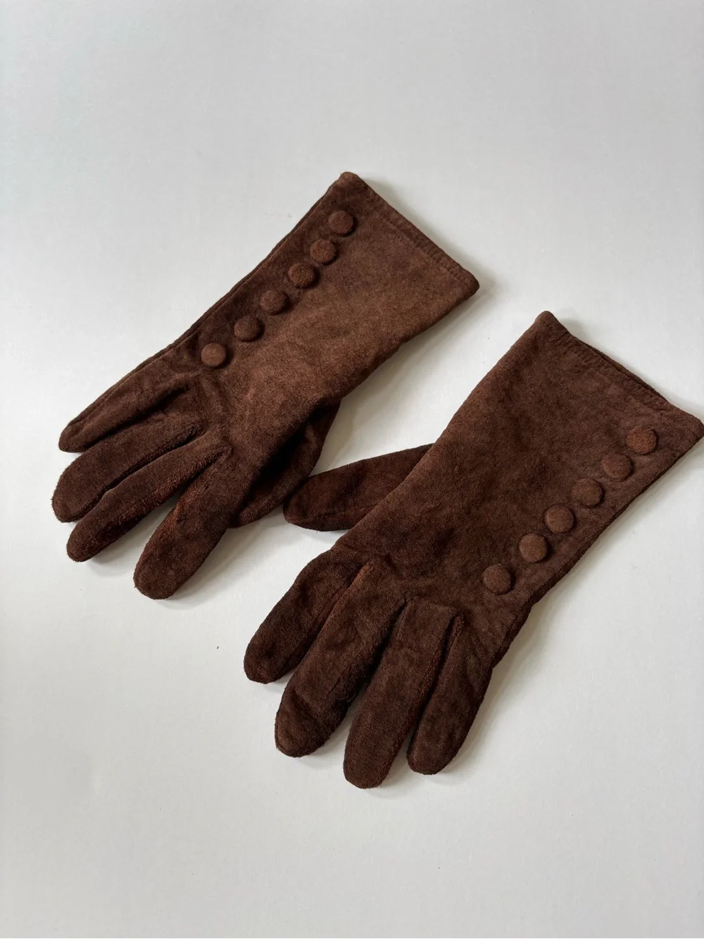 VNTG Chocolate Brown Suede Women’s Gloves Button Row Academia Career Preppy M